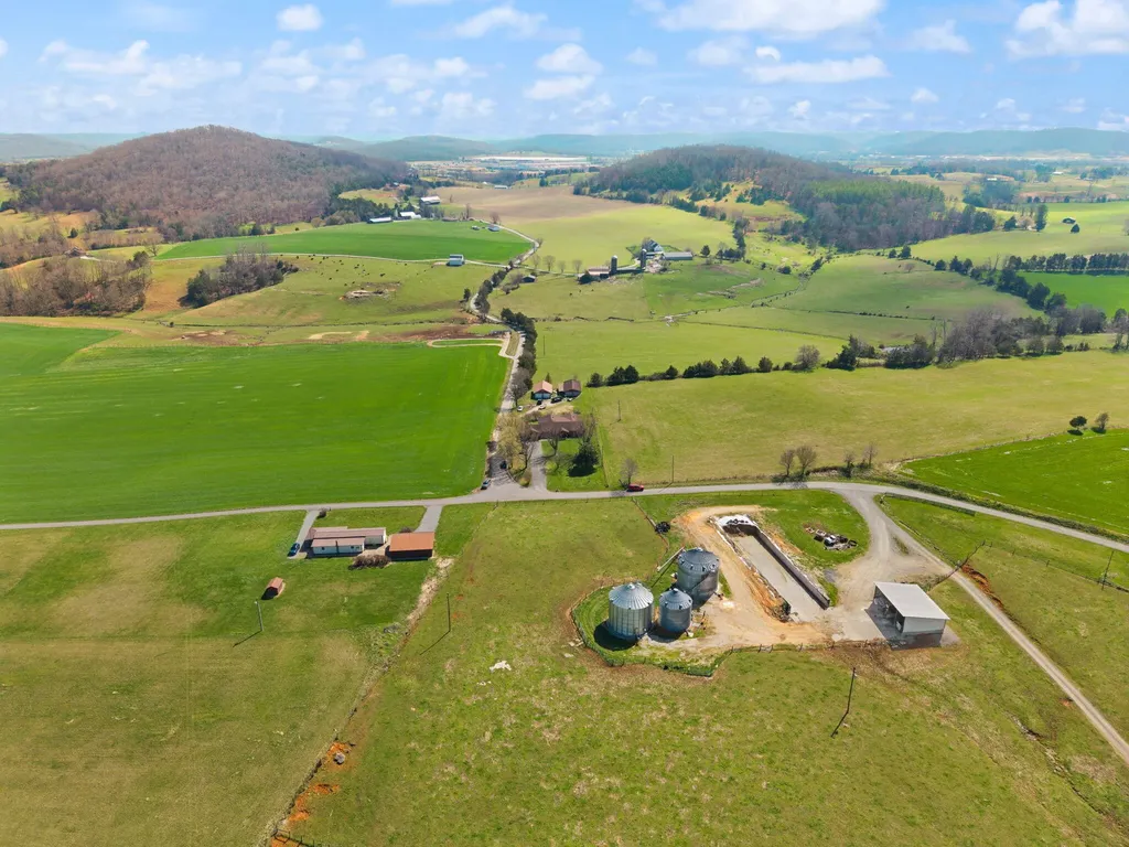 1661 Valley Oak-welborn Road Somerset KY 42503