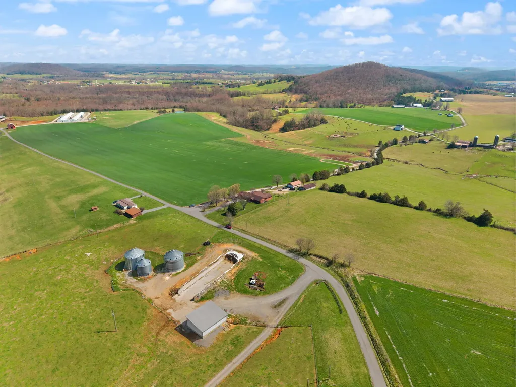 1661 Valley Oak-welborn Road Somerset KY 42503