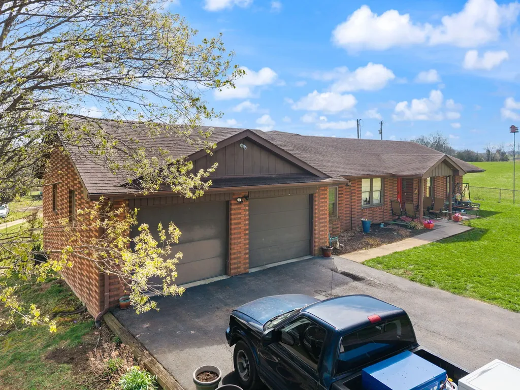 1661 Valley Oak-welborn Road Somerset KY 42503