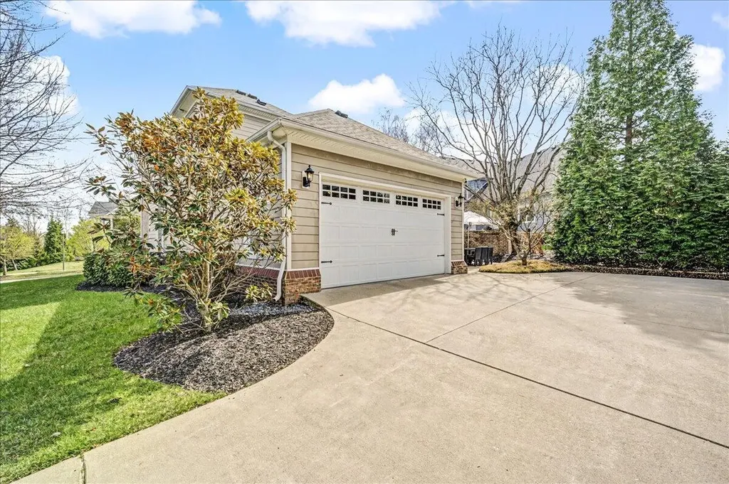 1997 General Warfield Way Lexington KY 40505