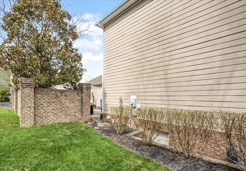 1997 General Warfield Way Lexington KY 40505