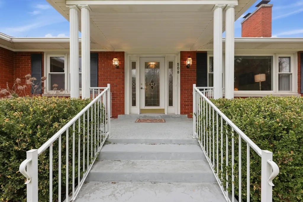 508 S Main Street Versailles KY 40383