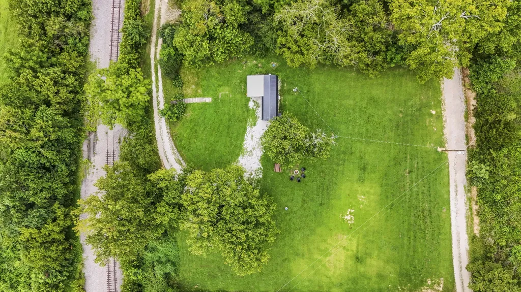 90 Railroad Lock Loop Beattyville KY 41311