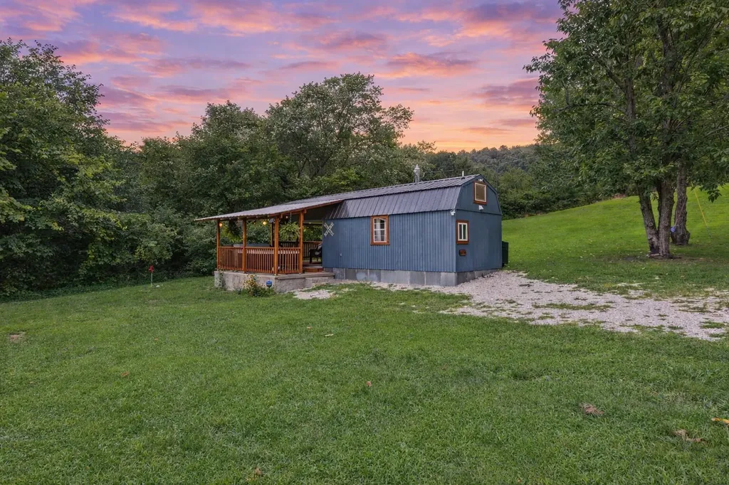 90 Railroad Lock Loop Beattyville KY 41311