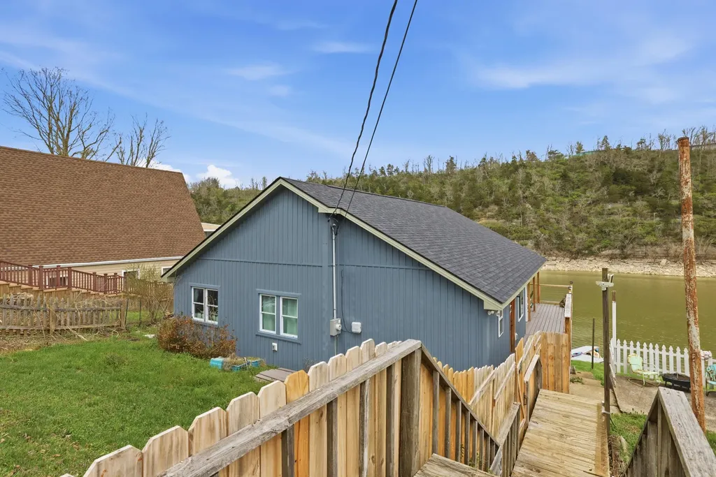 1768 Wells Landing Road Danville KY 40422