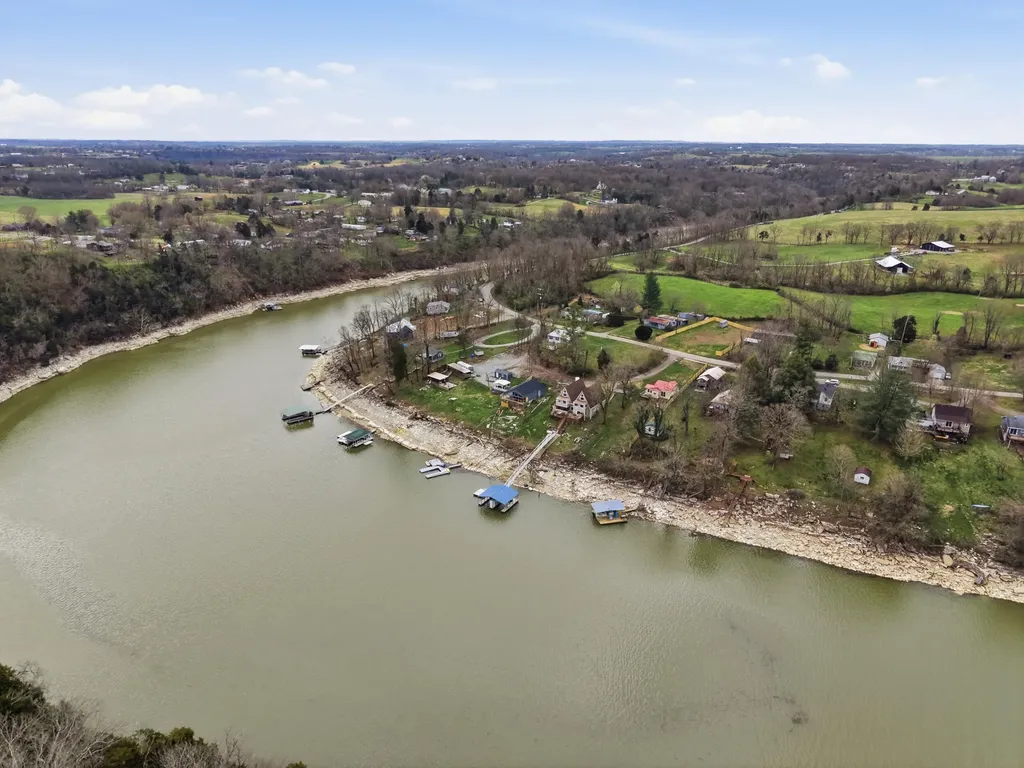 1768 Wells Landing Road Danville KY 40422