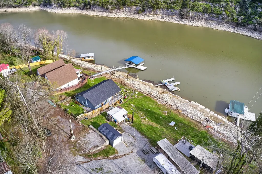 1768 Wells Landing Road Danville KY 40422