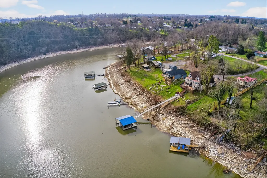 1768 Wells Landing Road Danville KY 40422