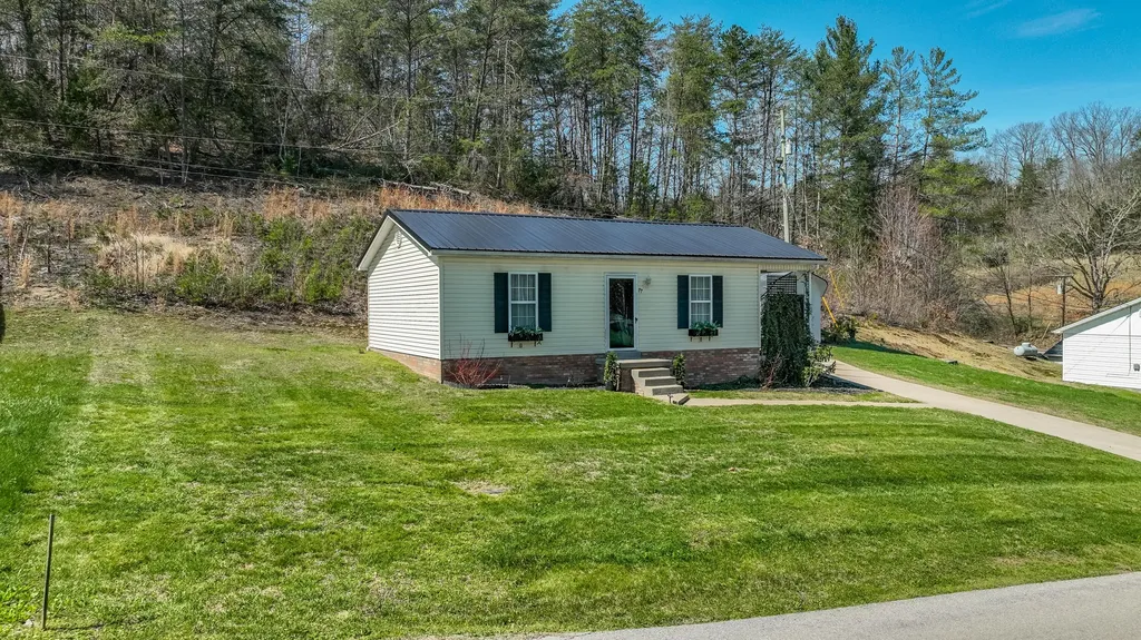 77 Scott Hill Road Irvine KY 40336