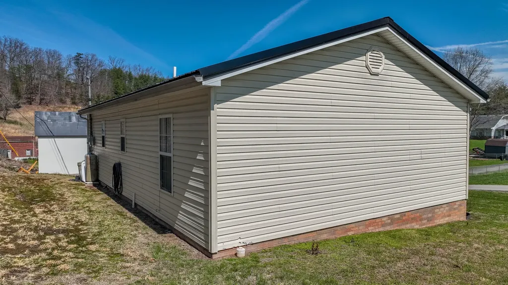 77 Scott Hill Road Irvine KY 40336