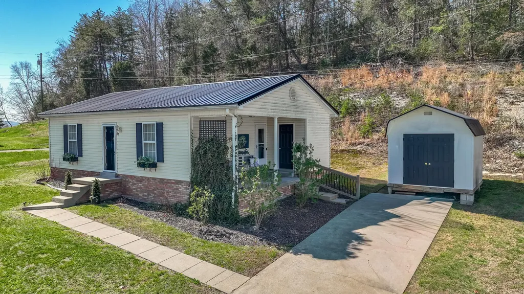 77 Scott Hill Road Irvine KY 40336