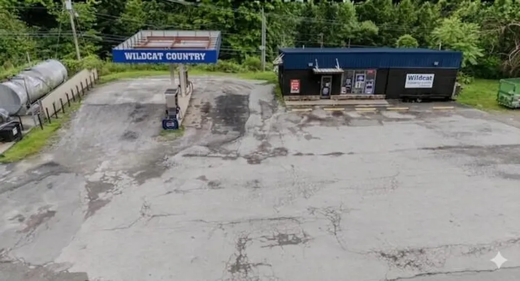 8249 Us Highway 119 Calvin KY 40813