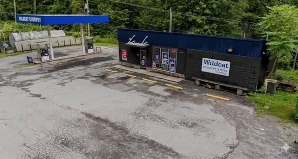 8249 Us Highway 119 Calvin KY 40813