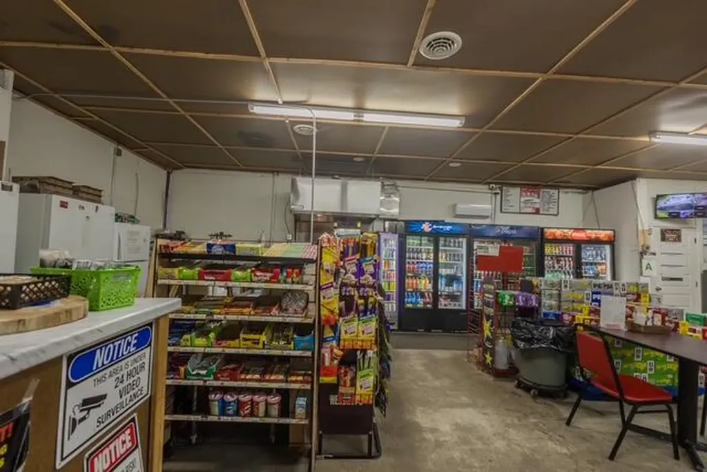 8249 Us Highway 119 Calvin KY 40813
