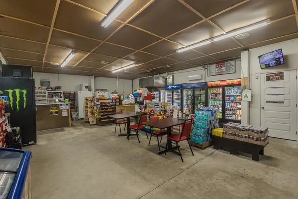 8249 Us Highway 119 Calvin KY 40813