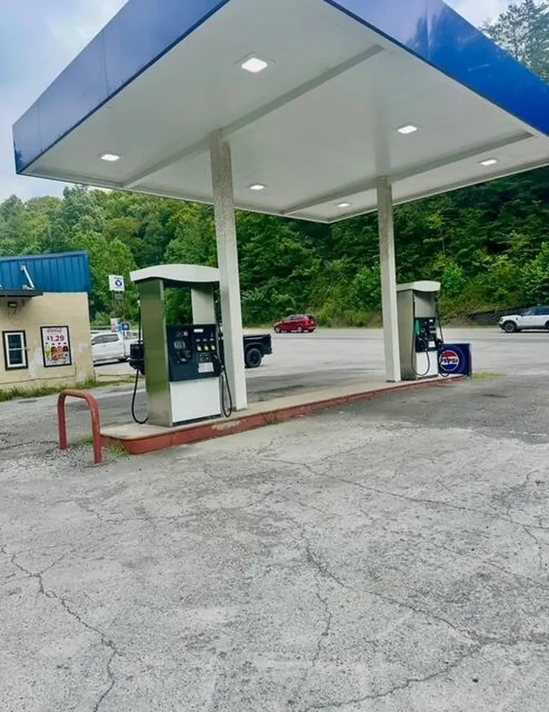 8249 Us Highway 119 Calvin KY 40813