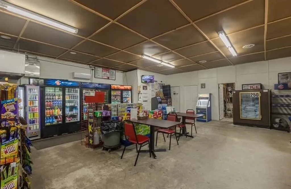 8249 Us Highway 119 Calvin KY 40813