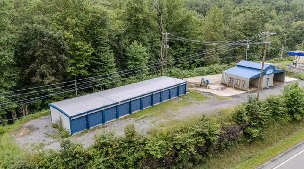 8249 Us Highway 119 Calvin KY 40813