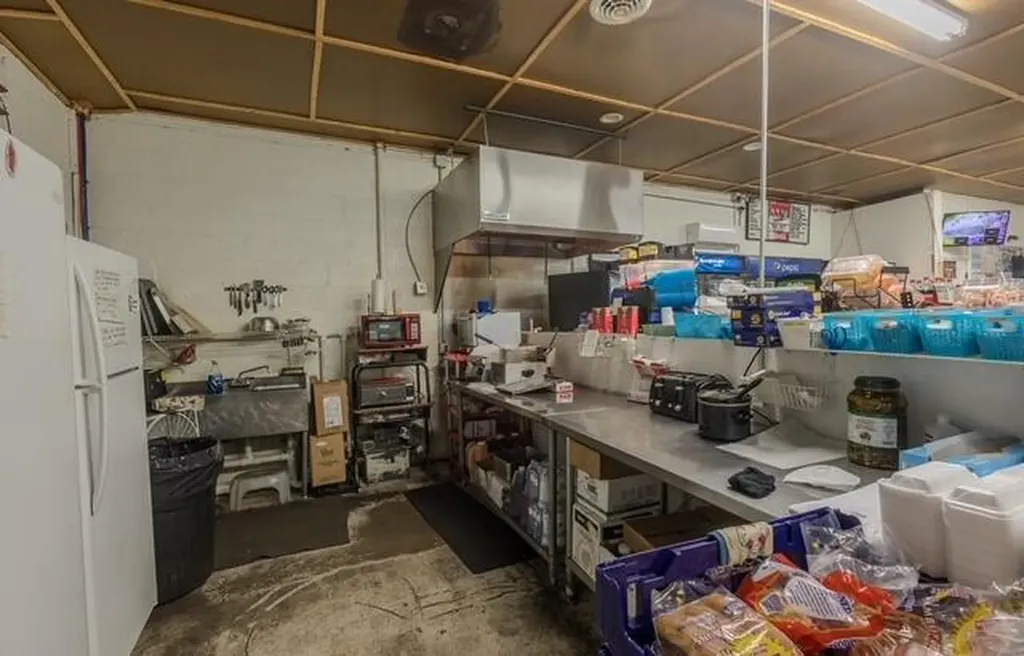 8249 Us Highway 119 Calvin KY 40813