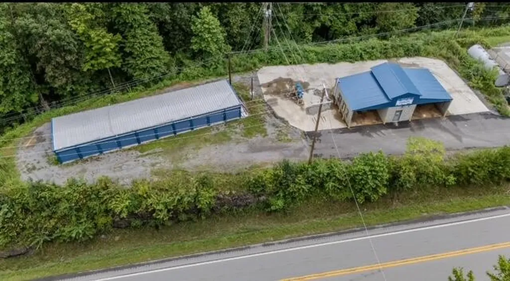 8249 Us Highway 119 Calvin KY 40813