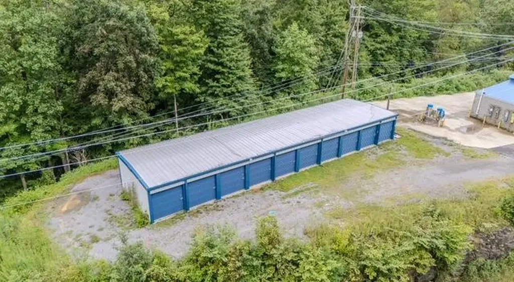 8249 Us Highway 119 Calvin KY 40813