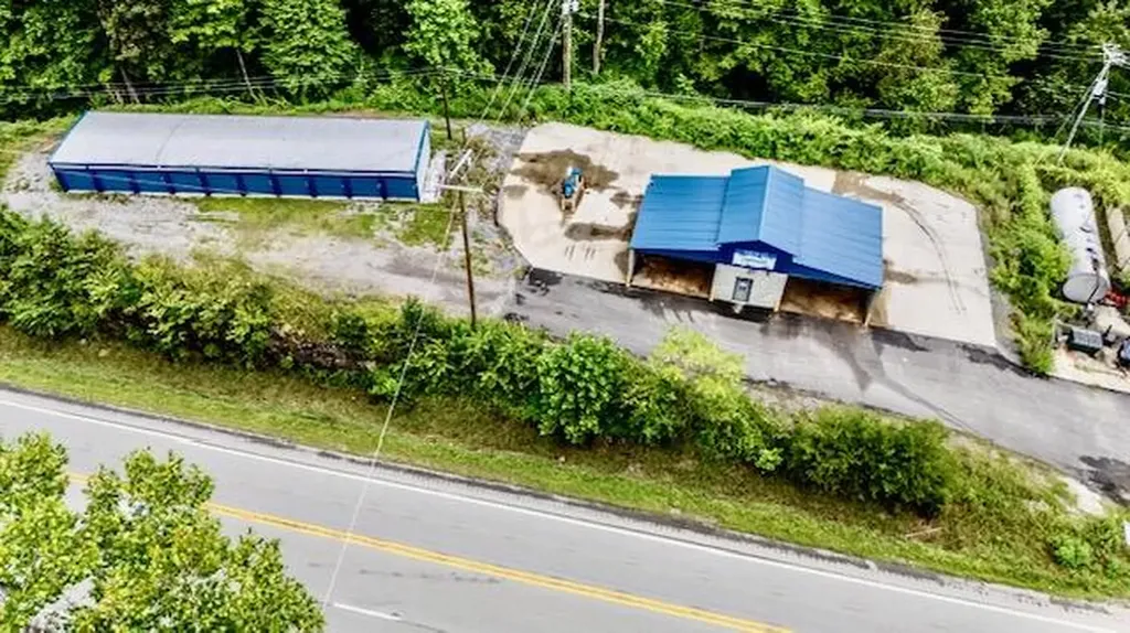 8249 Us Highway 119 Calvin KY 40813