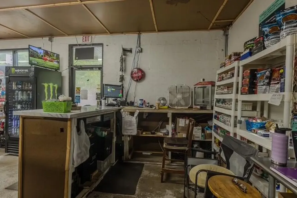 8249 Us Highway 119 Calvin KY 40813