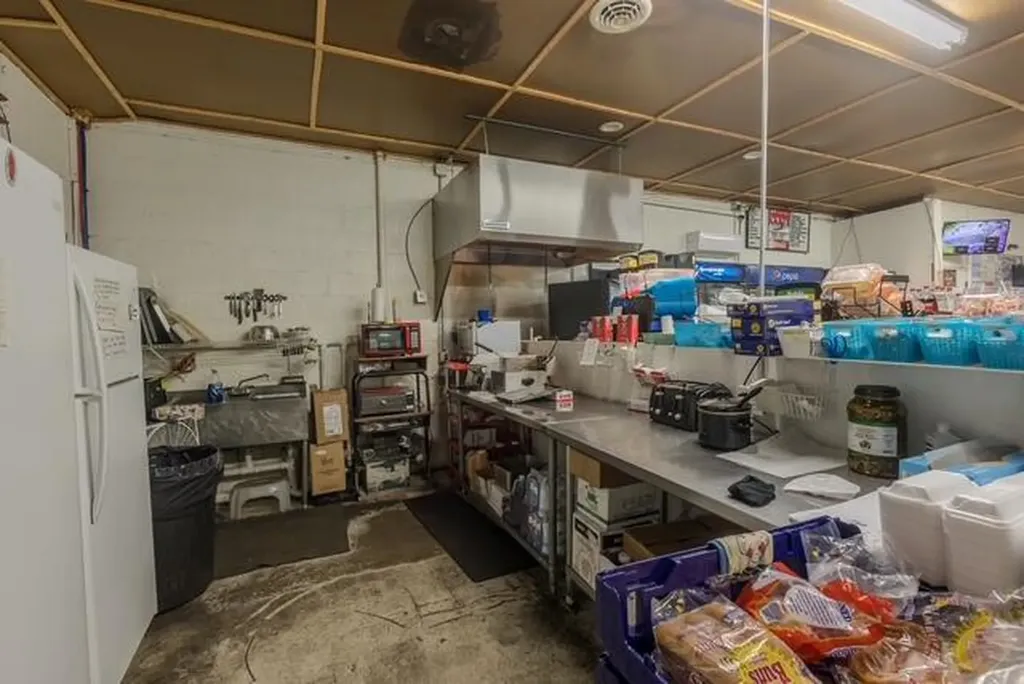 8249 Us Highway 119 Calvin KY 40813