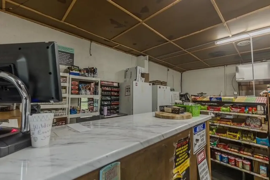8249 Us Highway 119 Calvin KY 40813