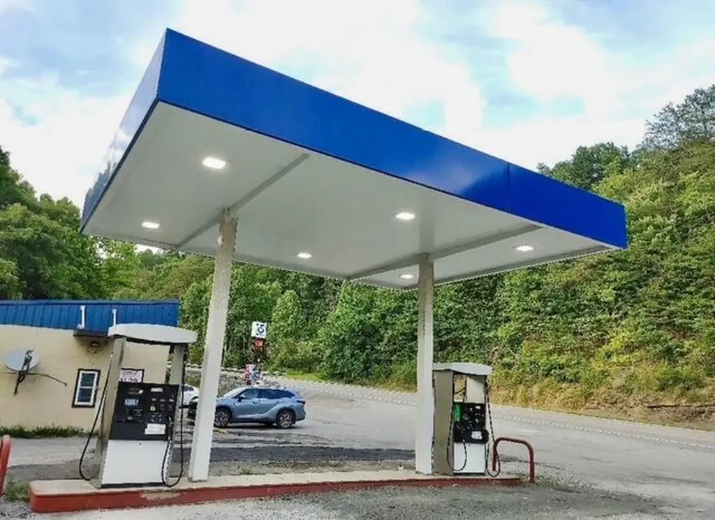 8249 Us Highway 119 Calvin KY 40813