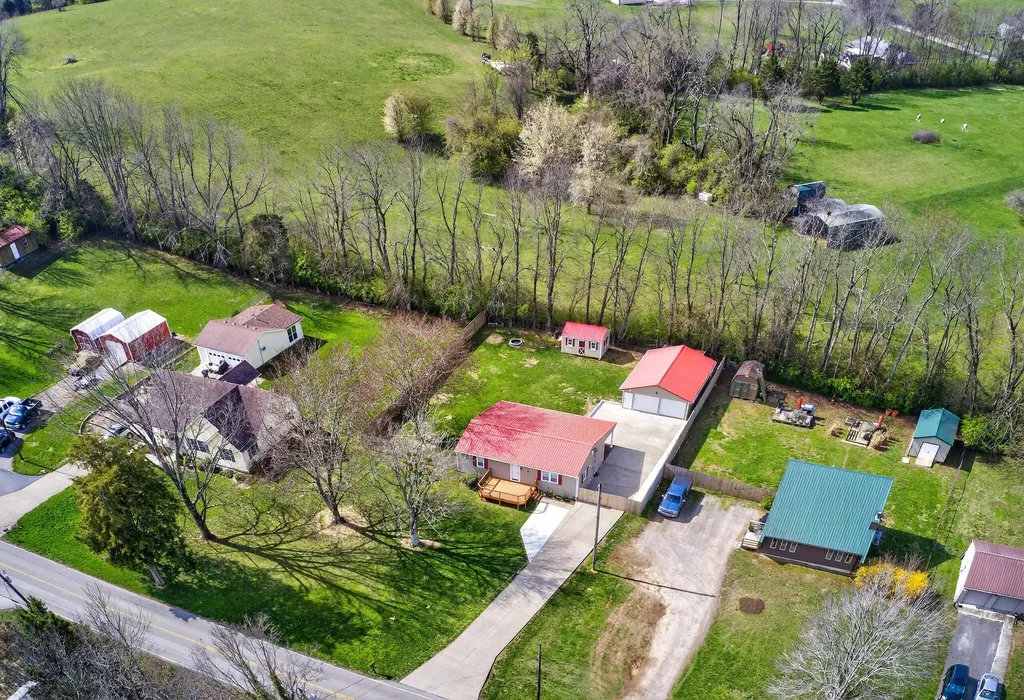 1604 Kennedy Bridge Road Harrodsburg KY 40330