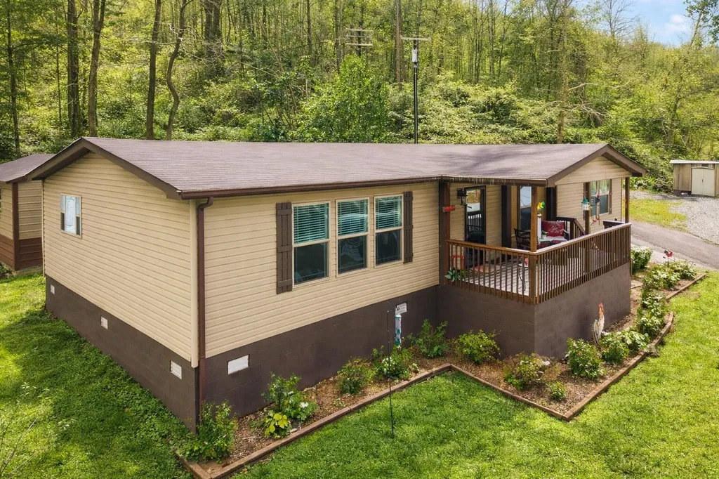 20 Tan Trough Hollow Road Evarts KY 40828