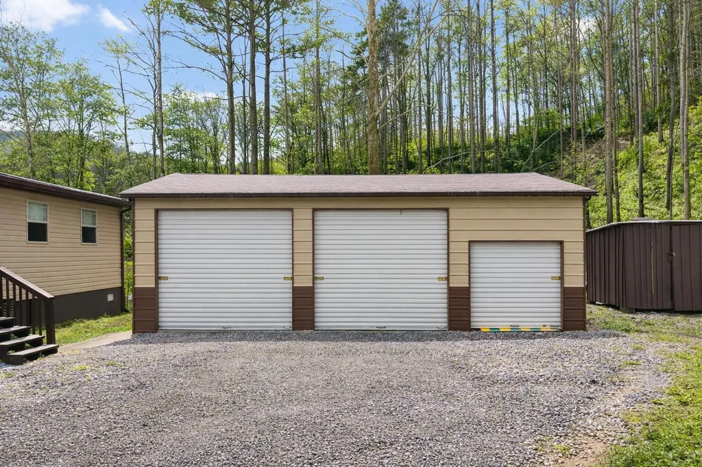 20 Tan Trough Hollow Road Evarts KY 40828