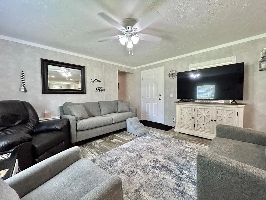 1571 Kit Cowan Road Somerset KY 42501