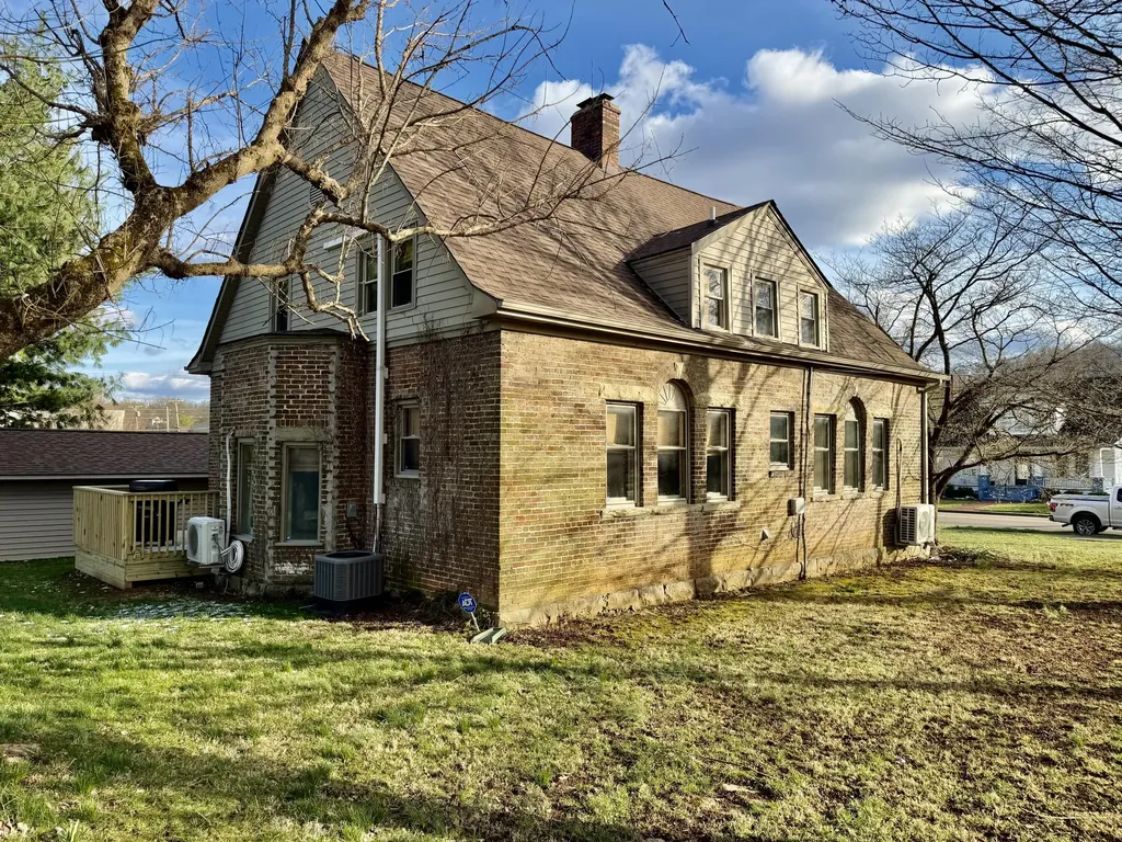300 W Main Street Mt Vernon KY 40456