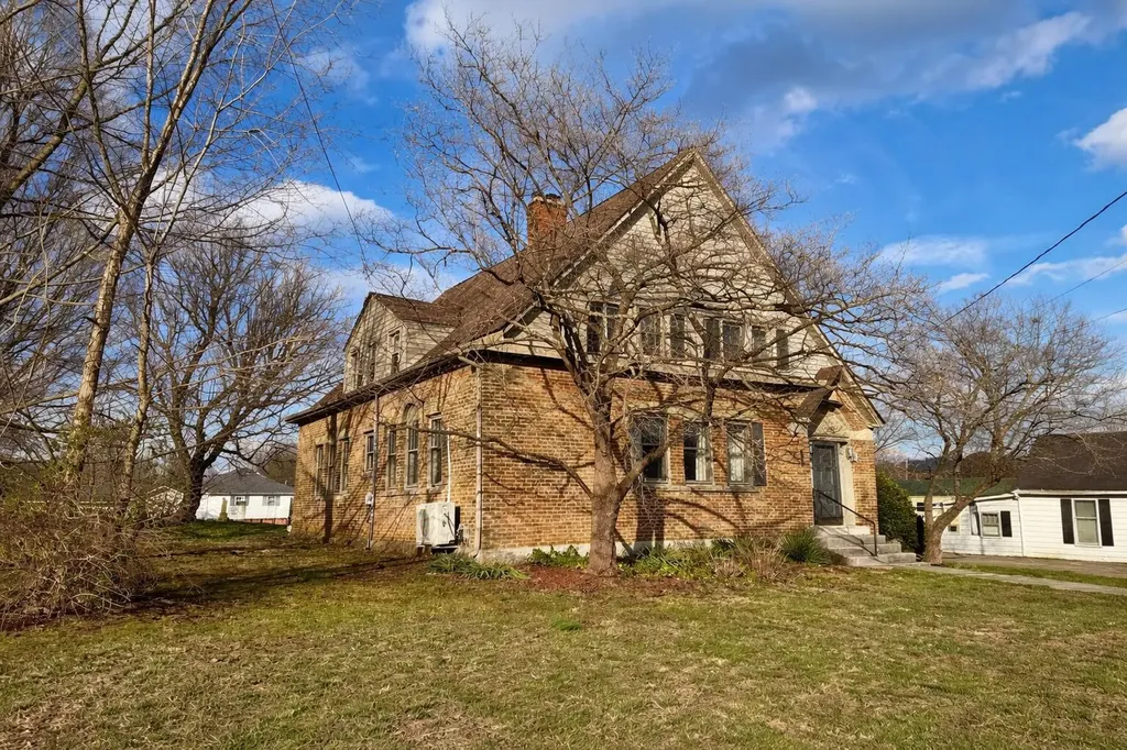 300 W Main Street Mt Vernon KY 40456