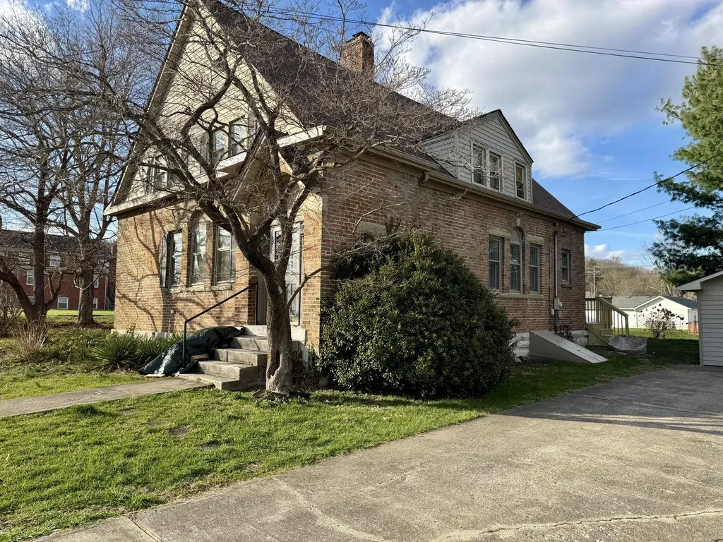 300 W Main Street Mt Vernon KY 40456