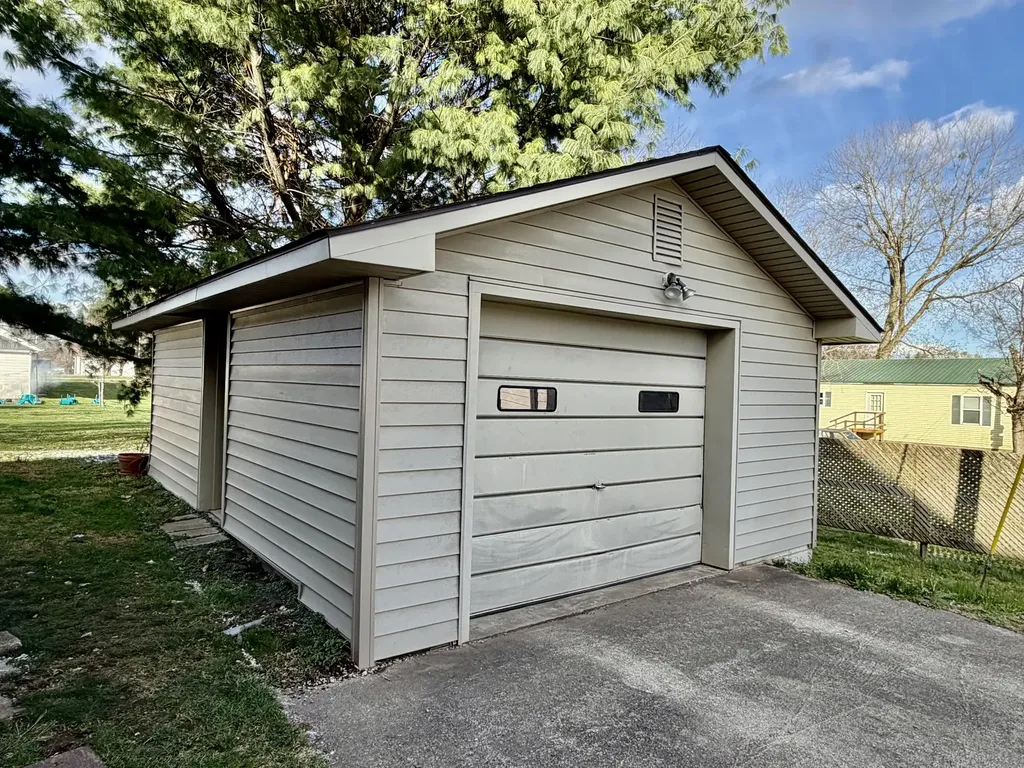 300 W Main Street Mt Vernon KY 40456