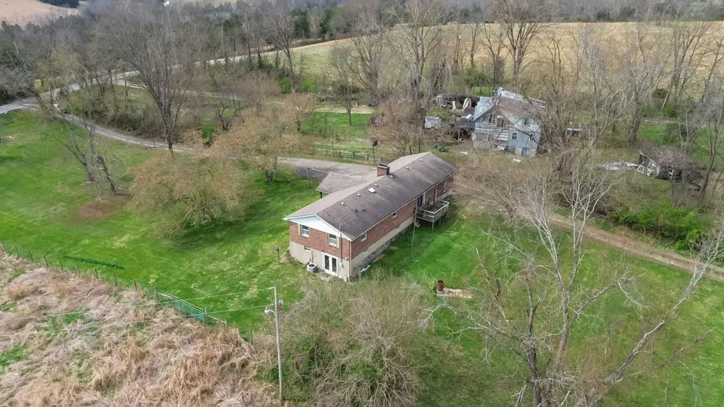 651 Panola Road Waco KY 40385