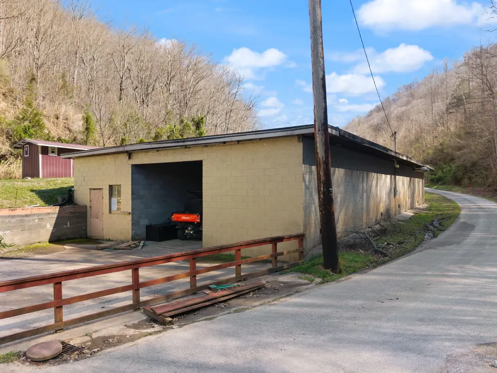 544 Salisbury Branch Road Dema KY 41859