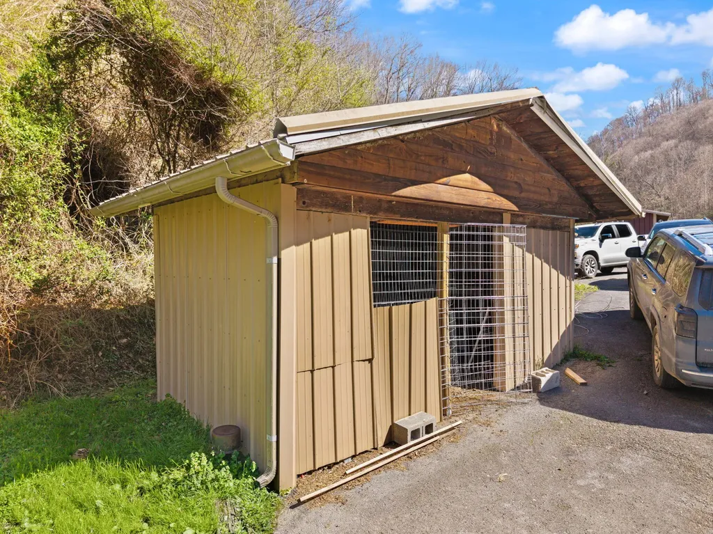 544 Salisbury Branch Road Dema KY 41859