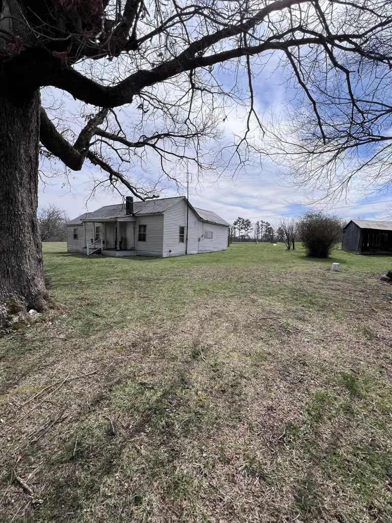 12195 Highway 587 Beattyville KY 41311