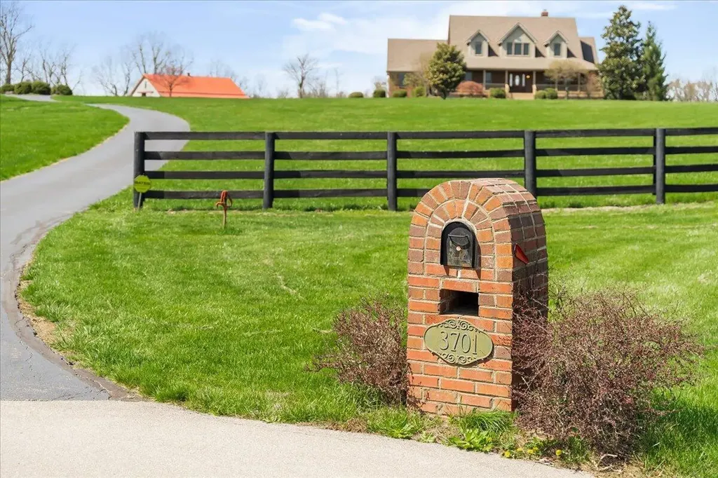 3701 Hidden Lake Lane Lexington KY 40516