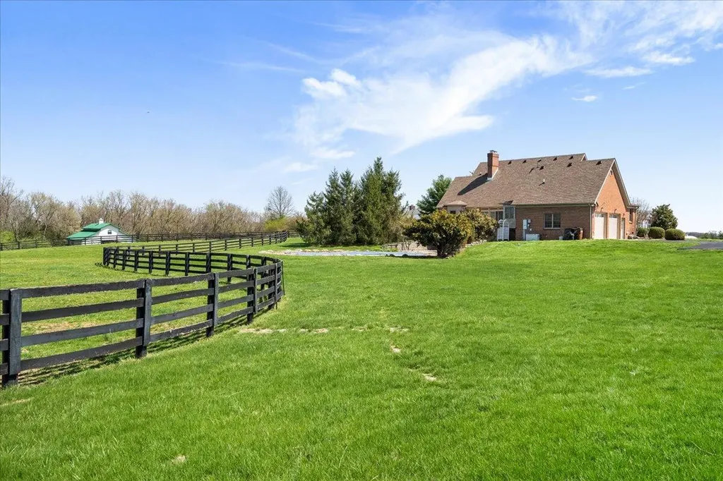 3701 Hidden Lake Lane Lexington KY 40516
