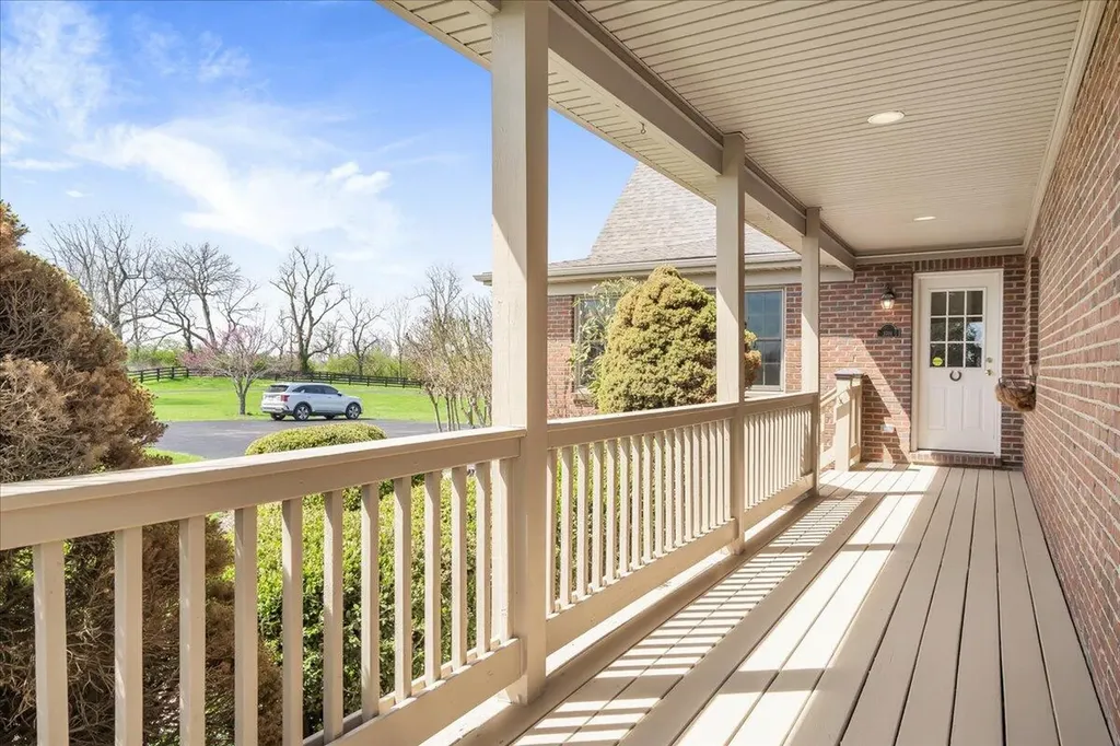 3701 Hidden Lake Lane Lexington KY 40516