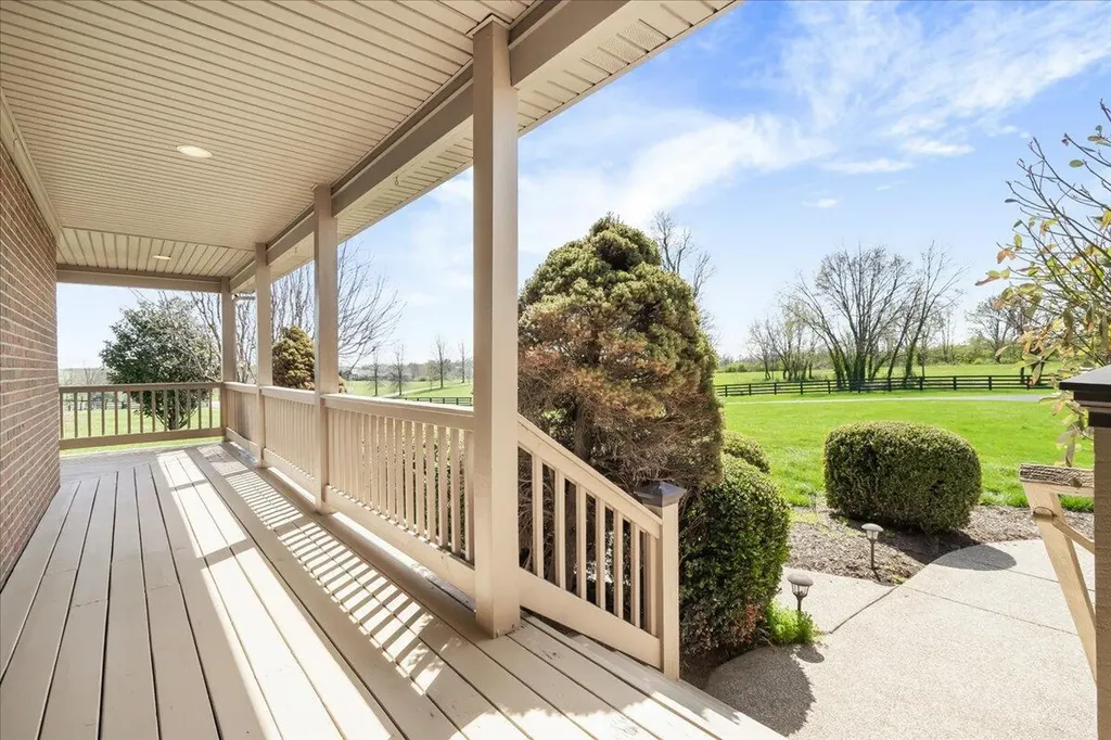 3701 Hidden Lake Lane Lexington KY 40516