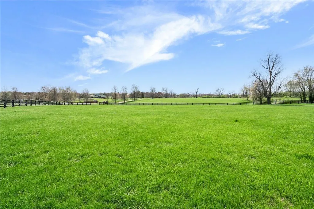 3701 Hidden Lake Lane Lexington KY 40516