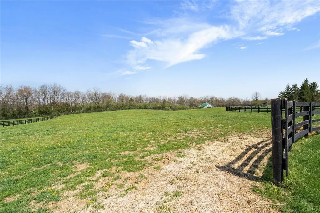 3701 Hidden Lake Lane Lexington KY 40516