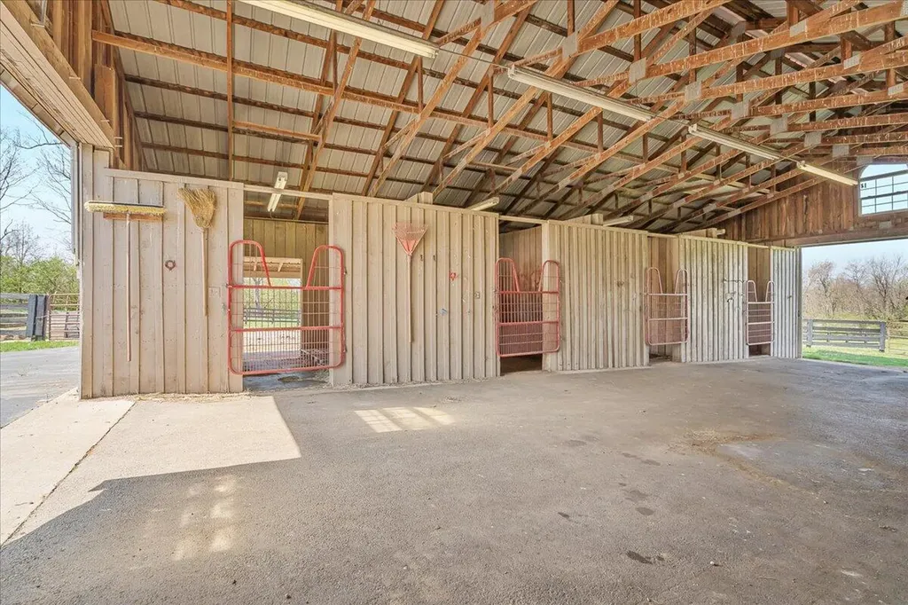 3701 Hidden Lake Lane Lexington KY 40516