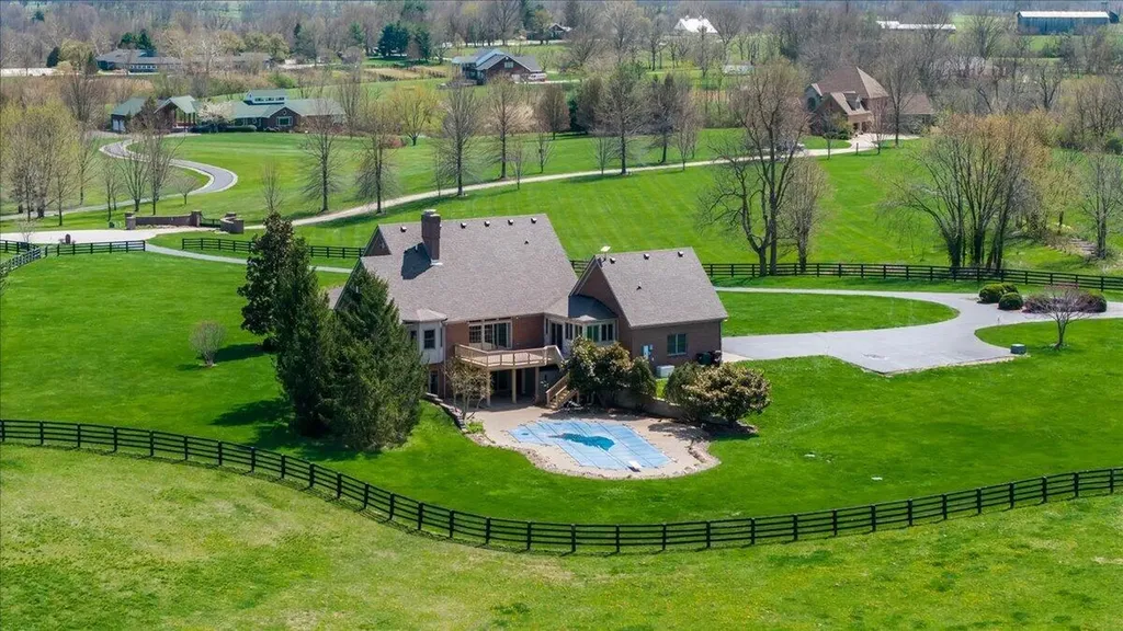 3701 Hidden Lake Lane Lexington KY 40516